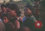 Standbild vietnamesischen Dorfbewohner Plei Mrong Vietnam, 1965, aus Sekunde 44 historischem Filmmaterial Videoclip 65675058791