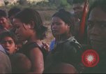 Standbild vietnamesischen Dorfbewohner Plei Mrong Vietnam, 1965, aus Sekunde 45 historischem Filmmaterial Videoclip 65675058791