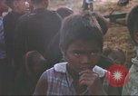 Standbild vietnamesischen Dorfbewohner Plei Mrong Vietnam, 1965, aus Sekunde 50 historischem Filmmaterial Videoclip 65675058791