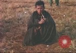 Standbild vietnamesischen Dorfbewohner Plei Mrong Vietnam, 1965, aus Sekunde 62 historischem Filmmaterial Videoclip 65675058791