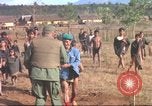Standbild vietnamesischen Dorfbewohner Vietnam, 1965, aus Sekunde 14 historischem Filmmaterial Videoclip 65675058792