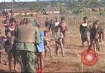 Standbild vietnamesischen Dorfbewohner Vietnam, 1965, aus Sekunde 16 historischem Filmmaterial Videoclip 65675058792