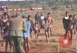 Standbild vietnamesischen Dorfbewohner Vietnam, 1965, aus Sekunde 17 historischem Filmmaterial Videoclip 65675058792