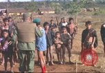 Standbild vietnamesischen Dorfbewohner Vietnam, 1965, aus Sekunde 19 historischem Filmmaterial Videoclip 65675058792