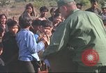 Standbild vietnamesischen Dorfbewohner Vietnam, 1965, aus Sekunde 35 historischem Filmmaterial Videoclip 65675058792
