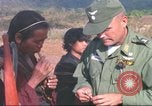 Standbild vietnamesischen Dorfbewohner Vietnam, 1965, aus Sekunde 62 historischem Filmmaterial Videoclip 65675058792