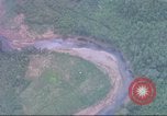 Standbild USA UH-1B Hubschrauber Vietnam, 1965, aus Sekunde 8 historischem Filmmaterial Videoclip 65675058793