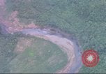 Standbild USA UH-1B Hubschrauber Vietnam, 1965, aus Sekunde 10 historischem Filmmaterial Videoclip 65675058793
