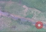 Standbild USA UH-1B Hubschrauber Vietnam, 1965, aus Sekunde 11 historischem Filmmaterial Videoclip 65675058793