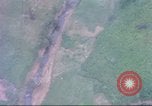 Standbild USA UH-1B Hubschrauber Vietnam, 1965, aus Sekunde 14 historischem Filmmaterial Videoclip 65675058793