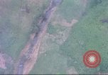 Standbild USA UH-1B Hubschrauber Vietnam, 1965, aus Sekunde 15 historischem Filmmaterial Videoclip 65675058793