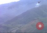 Standbild USA UH-1B Hubschrauber Vietnam, 1965, aus Sekunde 23 historischem Filmmaterial Videoclip 65675058793