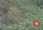 Standbild USA UH-1B Hubschrauber Vietnam, 1965, aus Sekunde 28 historischem Filmmaterial Videoclip 65675058793