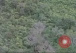 Standbild USA UH-1B Hubschrauber Vietnam, 1965, aus Sekunde 31 historischem Filmmaterial Videoclip 65675058793