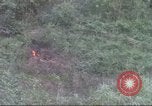 Standbild USA UH-1B Hubschrauber Vietnam, 1965, aus Sekunde 41 historischem Filmmaterial Videoclip 65675058793