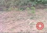 Standbild USA UH-1B Hubschrauber Vietnam, 1965, aus Sekunde 43 historischem Filmmaterial Videoclip 65675058793