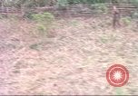 Standbild USA UH-1B Hubschrauber Vietnam, 1965, aus Sekunde 44 historischem Filmmaterial Videoclip 65675058793
