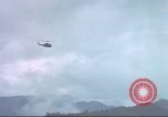 Standbild USA UH-1B Hubschrauber Vietnam, 1965, aus Sekunde 55 historischem Filmmaterial Videoclip 65675058793
