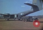 Standbild USA CV-2 Caribou Flugzeug Vietnam, 1966, aus Sekunde 7 historischem Filmmaterial Videoclip 65675058798