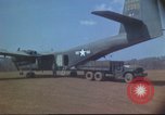 Standbild USA CV-2 Caribou Flugzeug Vietnam, 1966, aus Sekunde 8 historischem Filmmaterial Videoclip 65675058798