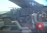 Standbild USA CV-2 Caribou Flugzeug Vietnam, 1966, aus Sekunde 29 historischem Filmmaterial Videoclip 65675058798