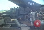 Standbild USA CV-2 Caribou Flugzeug Vietnam, 1966, aus Sekunde 31 historischem Filmmaterial Videoclip 65675058798