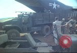 Standbild USA CV-2 Caribou Flugzeug Vietnam, 1966, aus Sekunde 32 historischem Filmmaterial Videoclip 65675058798