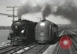 Standbild New York Central Quecksilber Lokomotive entworfen von Henry Dreyfuss Harmon New York USA, 1936, aus Sekunde 23 historischem Filmmaterial Videoclip 65675058804