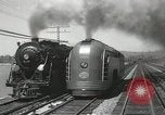 Standbild New York Central Quecksilber Lokomotive entworfen von Henry Dreyfuss Harmon New York USA, 1936, aus Sekunde 26 historischem Filmmaterial Videoclip 65675058804