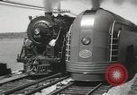 Standbild New York Central Quecksilber Lokomotive entworfen von Henry Dreyfuss Harmon New York USA, 1936, aus Sekunde 31 historischem Filmmaterial Videoclip 65675058804