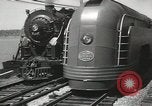 Standbild New York Central Quecksilber Lokomotive entworfen von Henry Dreyfuss Harmon New York USA, 1936, aus Sekunde 32 historischem Filmmaterial Videoclip 65675058804