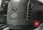 Standbild New York Central Quecksilber Lokomotive entworfen von Henry Dreyfuss Harmon New York USA, 1936, aus Sekunde 34 historischem Filmmaterial Videoclip 65675058804