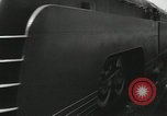 Standbild New York Central Quecksilber Lokomotive entworfen von Henry Dreyfuss Harmon New York USA, 1936, aus Sekunde 37 historischem Filmmaterial Videoclip 65675058804