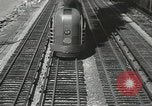 Standbild New York Central Quecksilber Lokomotive entworfen von Henry Dreyfuss Harmon New York USA, 1936, aus Sekunde 41 historischem Filmmaterial Videoclip 65675058804