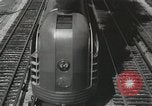 Standbild New York Central Quecksilber Lokomotive entworfen von Henry Dreyfuss Harmon New York USA, 1936, aus Sekunde 43 historischem Filmmaterial Videoclip 65675058804