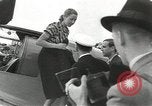Standbild Amy Mollison Croydon London England, 1936, aus Sekunde 34 historischem Filmmaterial Videoclip 65675058805