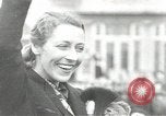Standbild Amy Mollison Croydon London England, 1936, aus Sekunde 53 historischem Filmmaterial Videoclip 65675058805