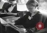 Standbild New York Central Merkur Zug und Lokomotive Chicago Illinois USA, 1936, aus Sekunde 24 historischem Filmmaterial Videoclip 65675058818