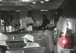 Standbild New York Central Merkur Zug und Lokomotive Chicago Illinois USA, 1936, aus Sekunde 48 historischem Filmmaterial Videoclip 65675058818