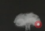 Standbild Atom Bomb Explosion Nevada United States USA, 1957, aus Sekunde 51 historischem Filmmaterial Videoclip 65675058822