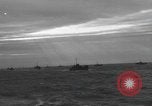 Standbild alliierte Invasion Konvoi unterwegs auf D-Day Normandie Frankreich, 1944, aus Sekunde 3 historischem Filmmaterial Videoclip 65675058845