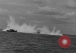Standbild alliierte Invasion Konvoi unterwegs auf D-Day Normandie Frankreich, 1944, aus Sekunde 37 historischem Filmmaterial Videoclip 65675058845