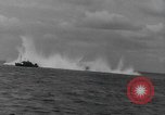 Standbild alliierte Invasion Konvoi unterwegs auf D-Day Normandie Frankreich, 1944, aus Sekunde 38 historischem Filmmaterial Videoclip 65675058845