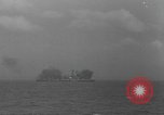 Standbild alliierte Invasion Konvoi unterwegs auf D-Day Normandie Frankreich, 1944, aus Sekunde 44 historischem Filmmaterial Videoclip 65675058845