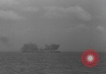 Standbild alliierte Invasion Konvoi unterwegs auf D-Day Normandie Frankreich, 1944, aus Sekunde 45 historischem Filmmaterial Videoclip 65675058845