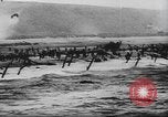 Standbild Allied Forces in amphibischen Landungen auf D-Day in Zweiten Weltkrieg Normandie Frankreich, 1944, aus Sekunde 13 historischem Filmmaterial Videoclip 65675058847