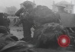 Standbild Allied Forces in amphibischen Landungen auf D-Day in Zweiten Weltkrieg Normandie Frankreich, 1944, aus Sekunde 26 historischem Filmmaterial Videoclip 65675058847