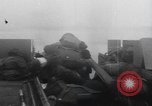 Standbild Allied Forces in amphibischen Landungen auf D-Day in Zweiten Weltkrieg Normandie Frankreich, 1944, aus Sekunde 37 historischem Filmmaterial Videoclip 65675058847