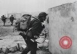 Standbild Allied Forces in amphibischen Landungen auf D-Day in Zweiten Weltkrieg Normandie Frankreich, 1944, aus Sekunde 52 historischem Filmmaterial Videoclip 65675058847