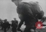 Standbild Allied Forces in amphibischen Landungen auf D-Day in Zweiten Weltkrieg Normandie Frankreich, 1944, aus Sekunde 59 historischem Filmmaterial Videoclip 65675058847